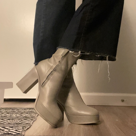 ❣️SOLD❣️Zara platform boots - Picture 2 of 8